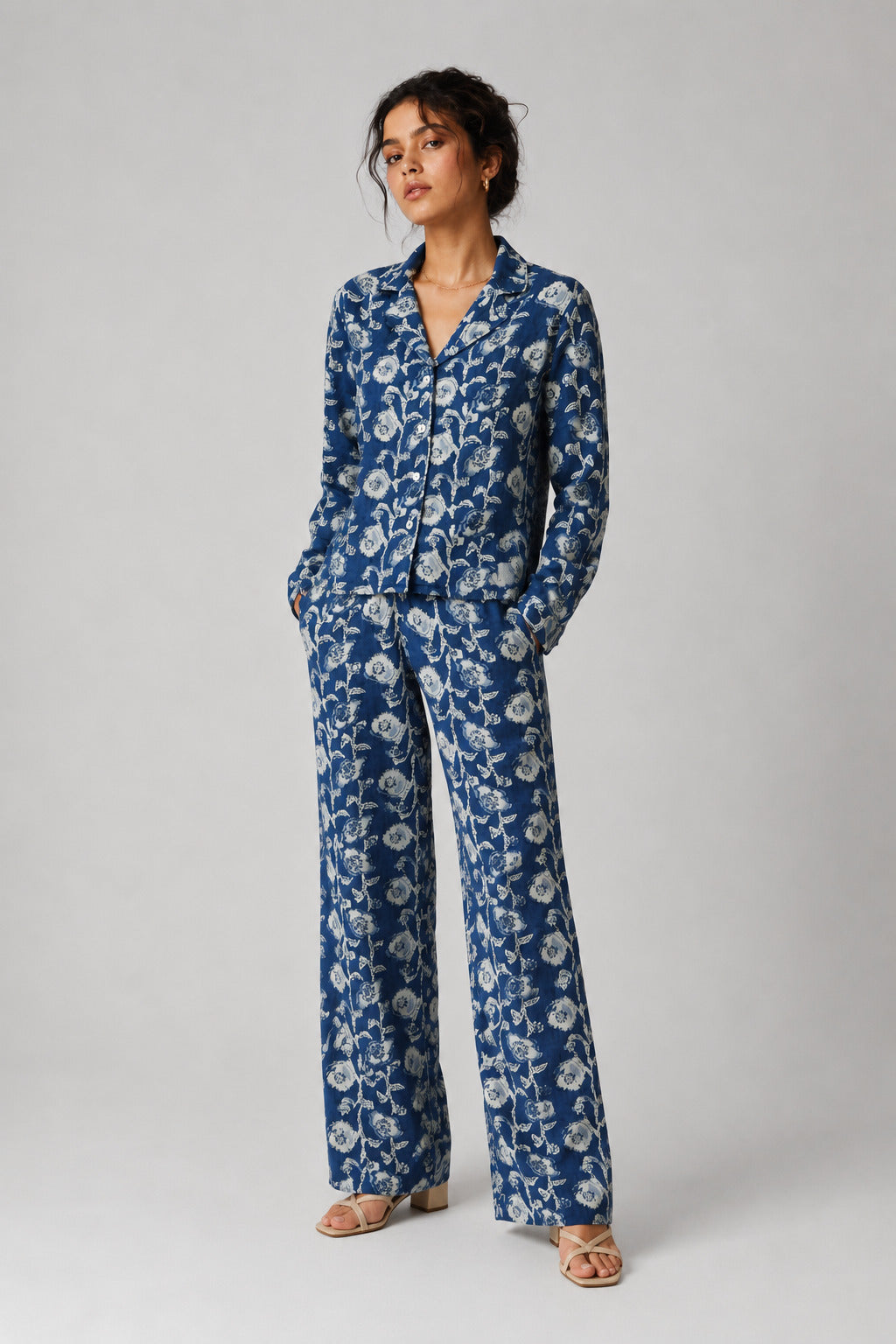 Porsorte Women Blue Floral Printed Polyester Straight Pant