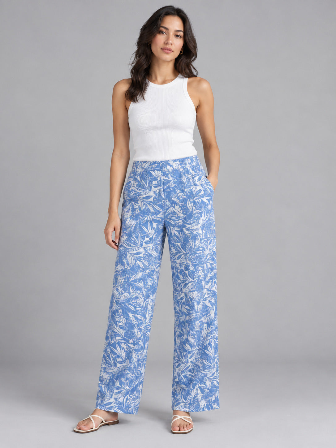 Porsorte Women Blue Abstract Floral Printed Straight Fit Pants
